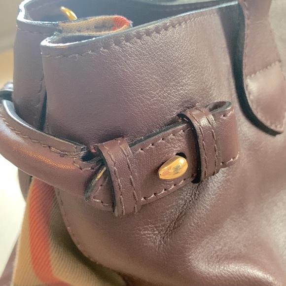 Authentic Burberry Medium Banner Tote 🌟 - Picture 4 of 9